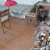 Kot vsaka zapuščena stavba tudi hrvatinski vaški dom nudi streho nad glavo tistim, ki je nimajo
