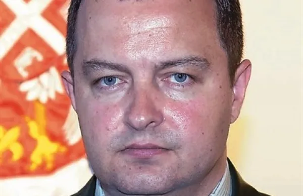 Preoblikovana vlada pod vodstvom Ivice Dačića naj bi pripomogla k oživitvi srbskega gospodarstva in dosegla napredek pri vključitvi Srbije v EU