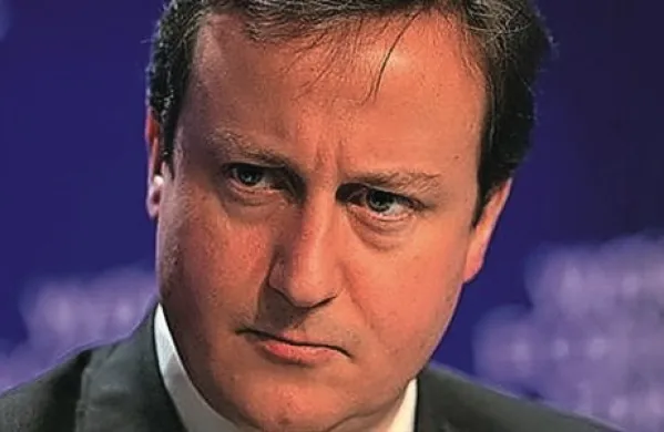Britanski premier David Cameron je julija napovedal, da bodo internetni ponudniki večini gospodinjstev v Veliki Britaniji blokirali dostop do pornografije