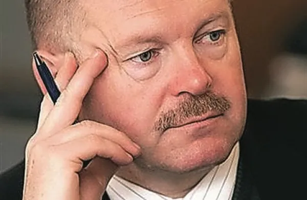Poslanec SD Samo Bevk od predsednice vlade Alenke Bratušek pričakuje odgovor glede denarja za Rudnik živega srebra Idrija. Konec avgusta je na premierko naslovil pismo z vprašanji o ukinitvi denarja za vzdrževanje nezalitega dela jame in monitoringa v