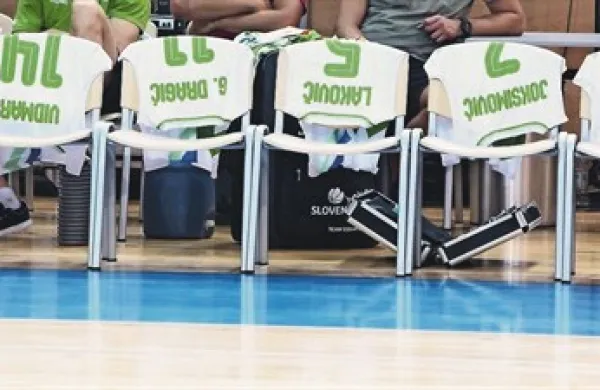 Dresi slovenskih reprezentantov so pripravljeni - lahko se začne