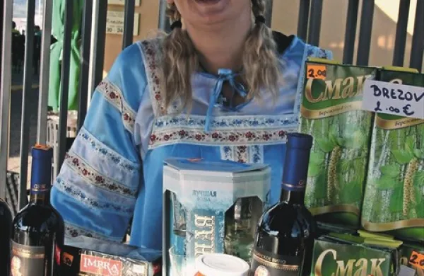 Na Ruse je pred Kroštolo čakala Bogdana, ki v  Istri skrbi, da se Rusi vsaj v trgovini počutijo kot doma. A veliko jih  ni bilo na spregled.