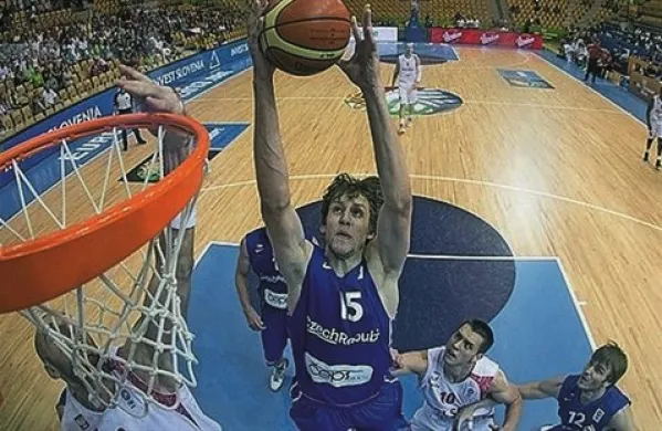 Čehi so za pol koša ugnali severne sosede. (foto Fiba)