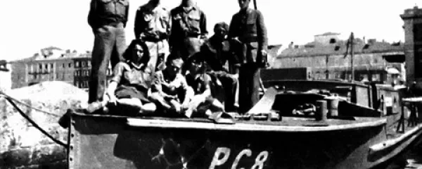 Prvo partizansko plovilo, ki je priplulo v osvobojeni Trst maja 1945, je bil bojni čoln PČ-8