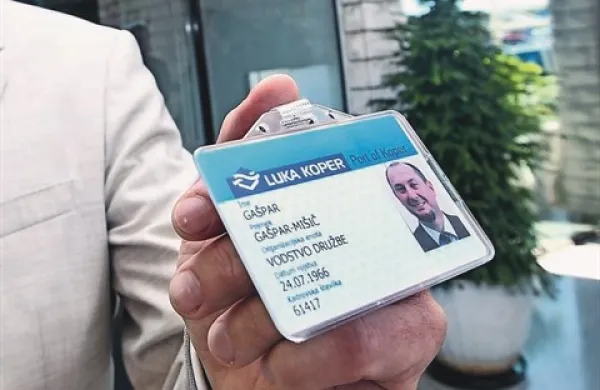 Službena kartica je novega predsednika uprave čakala veliko prej, preden  je Mišič včeraj prišel v zgradbo Luke  