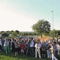 Množica ob otvoritvi zares izvirnega darila