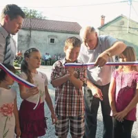 Dom sta odprla predsednik KS DIvača Benjamin Škrlj (levo) in divaški župan Drago Božac