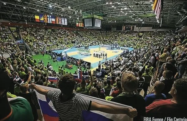 Nedeljski sosedski dvoboj med Slovenijo in Hrvaško je celjsko športno dvorano napolnil do zadnjega kotička, prinesel pa je tudi rekordno gledanost košarkarskega dvoboja v zgodovini samostojne Slovenije na TV ekranih 