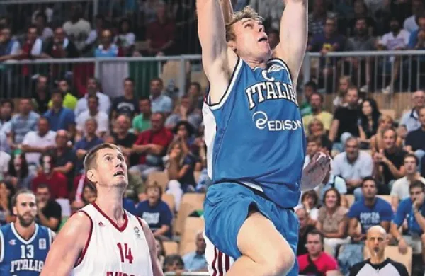 Italijani (modri) se bodo jutri preselili v Ljubljano, Rusi pa bodo danes odigrali zadnjo tekmo na evropskem prvenstvu