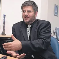 Leon Klemše: “Pravzaprav je spričo številnih 'flopov' na mestu vprašanje, kdo bi sploh vlagal v tako neresno državo.”