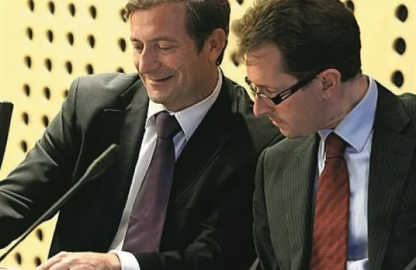  Gregor Virant in Karl Erjavec  poudarjata različna stališča svojih strank o proračunu za leto 2014. V DL so proti dvigovanju davkov, v Desusu pa odločno zavračajo posege v regrese upokojencev. 