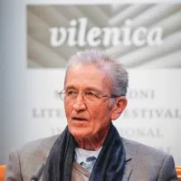 Florjan Lipuš: “Človeka pograbi jeza nad tem, kako lahko se Slovenci dajo slepiti, zlorabljati, se odtujiti narodu, se odpovedati zdravi pameti in osnovnim načelom.”