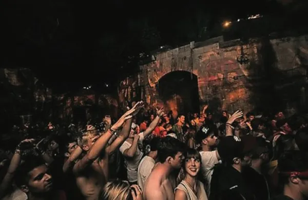 Na glasbenem festivalu Dimensions, ki je potekal v Štinjanu pri Pulju, so hrvaški policisti pri 114 osebah zaplenili različne vrste mamil, od marihuane, tabletk ekstazija do kokaina in gobic