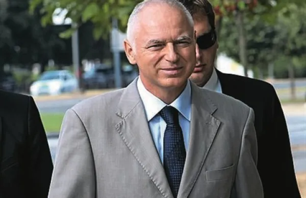 Andrej Lovšin je bil včeraj  s svojima zagovornikoma spet na sodišču - tokrat je spremljal zaslišanje prič pri preiskovalni sodnici