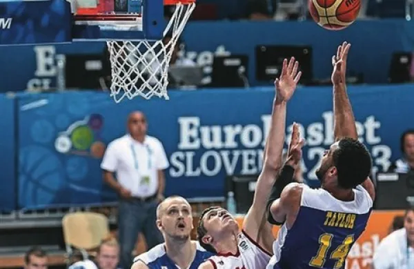  Po tem, ko se Švedska ni prebila v drugi del košarkarskega evropskega prvenstva v Sloveniji, je odstopil selektor Brad Dean 