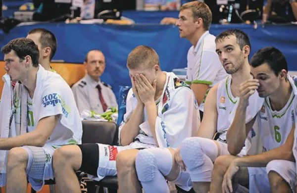 Razočarani obrazi slovenskih reprezentantov (z leve): Goran Dragić, Edo Murić, Mirza Begić in Jure Balažič