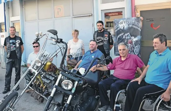 Dejavnost MK Springer riders je  tudi humanitarne narave, zato so letos začeli  akcijo zbiranja prostovoljnih prispevkov za Društvo paraplegikov Istre in Krasa. Zbran denar  je društvo predalo 29. avgusta (na fotografiji).
