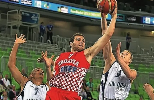 Košarkarji Hrvaške so v 1. krogu drugega dela evropskega prvenstva v Sloveniji (skupina F) v Ljubljani premagali Finsko z 88:63