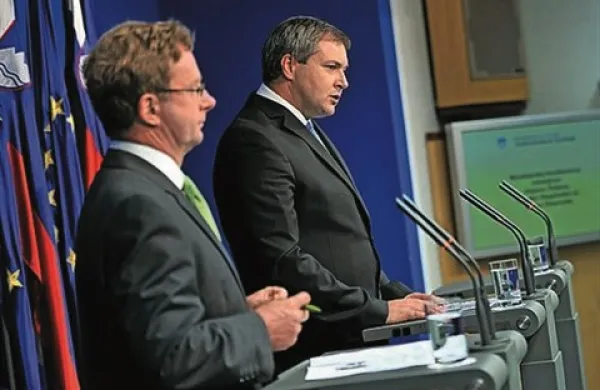 Minister za kmetijstvo in okolje Dejan Židan je  napovedal, da bo vlada do konca novembra odločila, ali se s prihodnjim letom uvedejo tudi davčne blagajne