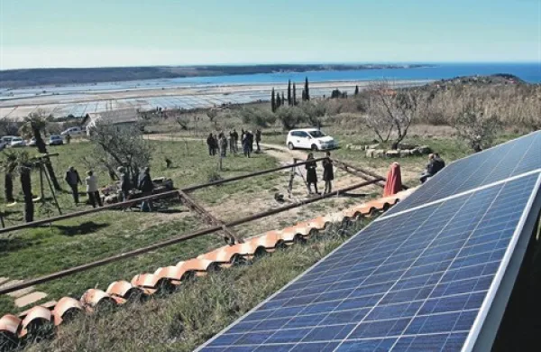 Prav črna gradnja nad Sečoveljskimi solinami je po  treh  dneh odnesla z ministrskega stolčka Igorja Maherja, predhodnika Sama Omerzela na čelu infrastrukturnega resorja  