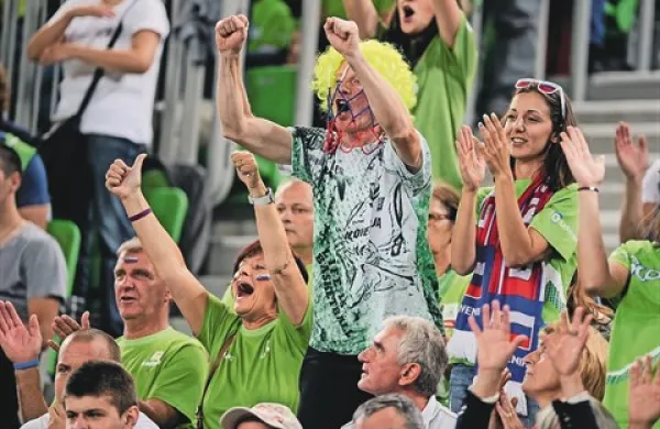 Slovenski navijači so v Stožicah pripravili izvrstno vzdušje