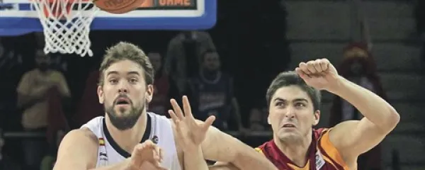 Marc Gasol (levo) je dres španske reprezentance oblekel že leta 2006