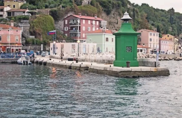 Oktobra naj bi začeli obnavljati carinski pomol v Piranu, a se to verjetno ne bo zgodilo, saj je občina razveljavila razpis za izbiro izvajalca