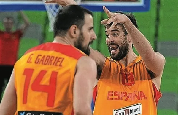 Košarkarji Španije so v drugi tekmi 2. kroga drugega dela evropskega prvenstva v Ljubljani  premagali Finsko z 82:56 