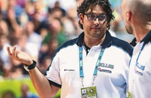 Andrea Trinchieri, selektor Grčije: “Še vedno smo na repu skupine, še vedno smo z eno nogo v peklu.” 