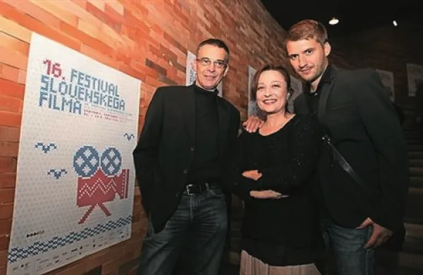 Vesno za najboljši celovečerni film je prejel Rok Biček (desno), vesno za najboljšo žensko stransko vlogo Nataša Barbara Gračner, vesno za najboljšo glavno moško vlogo pa Igor Samobor