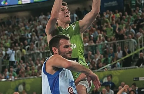 Slovenija lahko osvoji prvo mesto v skupini F le, če Grki premagajo Hrvate