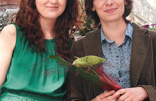 Kristal vilenice za najboljši prispevek v zborniku Vilenica 2013 je letos pripadel Ukrajinki Tanji Maljarčuk (na fotografiji desno, levo je predsednica petčlanske mednarodne žirije Dani Grill)