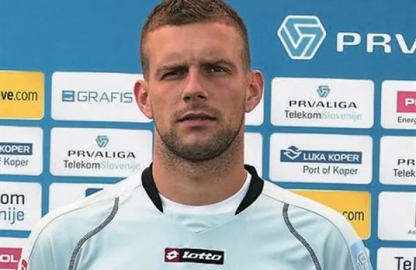 Vratar Igor Nenezič je bil po vrnitvi v udarno enajsterico zelo razpoložen