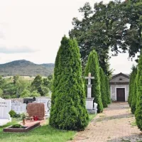 Lokavcem je njihovo pokopališče zelo pri srcu,  saj odseva zgodovino rodbin in kraja, zato bodo težko sprejeli nove vzdrževalce
