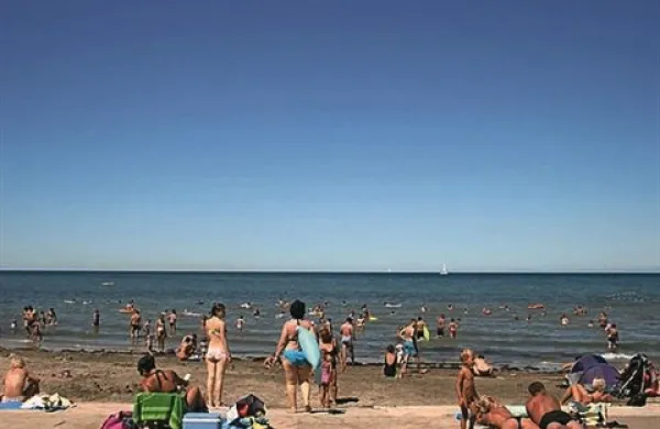 Eno od snemalnih prizorišč je tudi plaža v Umagu