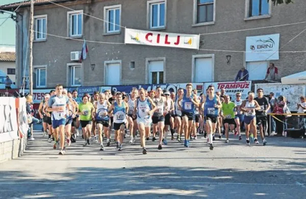 18. Kraški tek je privabil nekaj čez 180 tekačev