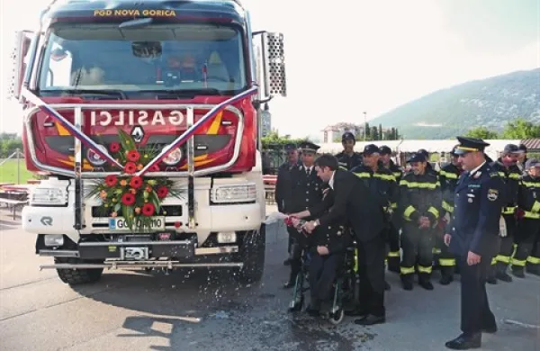 S požari v naravi  se bodo v PGD Nova Gorica  poslej spopadali tudi s pomočjo nove avtocisterne 