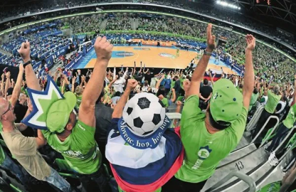 Sobotni “boj” med Slovenijo in Grčijo si je pred televizijskimi sprejemniki v Sloveniji ogledalo 556.000 gledalcev