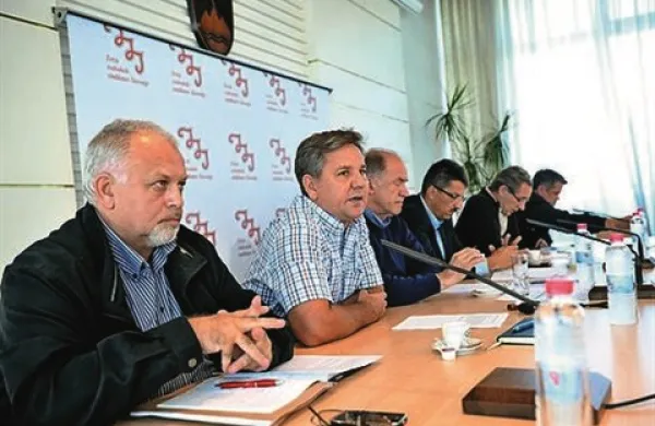 Predstavniki sindikatov so danes izrazili razočaranje nad “ignoranco vlade”