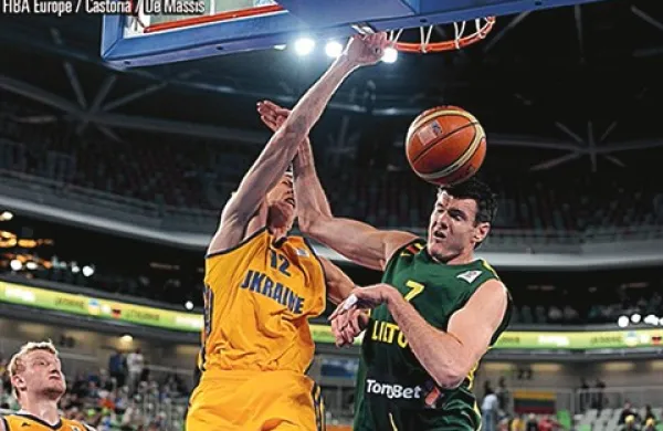 Tako Francija (Tony Parker) kot Ukrajina (Eugene Jeter) sta se uvrstili v četrtfinale
