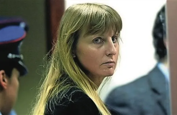 Mož Michelle Martin je v 90. letih minulega stoletja ugrabil in posiljeval šest deklic in mladih žensk. Štiri od njih so umrle. Martinova jih je v kletnem prostoru pustila stradati.