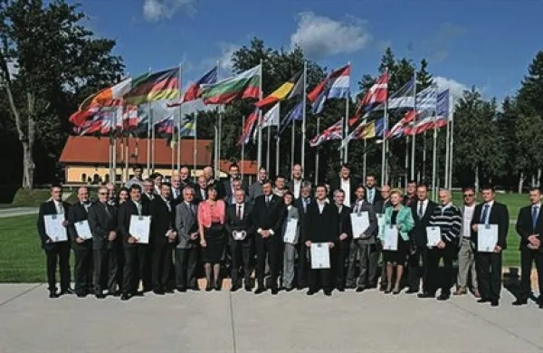 Gospodarska zbornica Slovenija (GZS) je danes na Brdu pri Kranju na 11. Dnevu inovativnosti nagradila najbolj inovativna podjetja in najboljše inovatorje v letu 2012