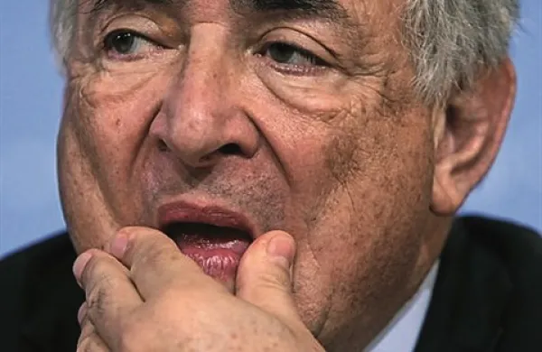 Nekdanji direktor Mednarodnega denarnega sklada (IMF) Dominique Strauss-Kahn, ki je postal svetovalec srbske vlade za ekonomske zadeve, bo prve tri mesece delal zastonj