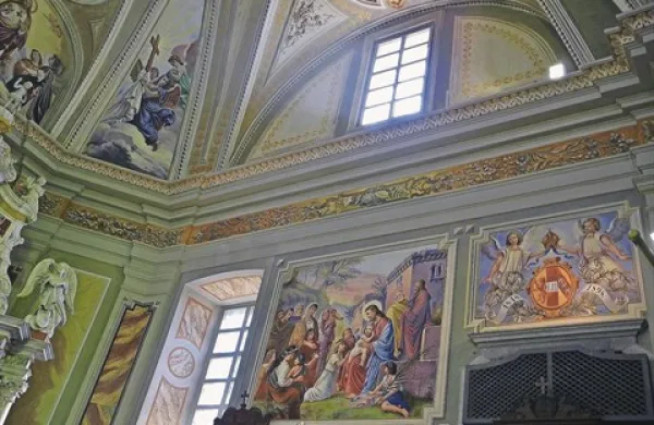 Sveže prenovljene  stenske poslikave goriškega slikarja C. del Nerija s preloma 19. v 20 stoletje