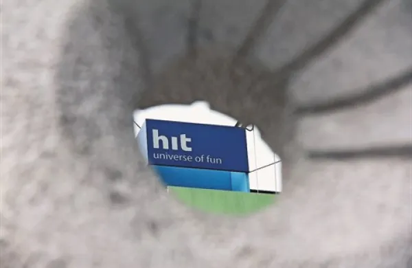 V Hitu je spet vroče