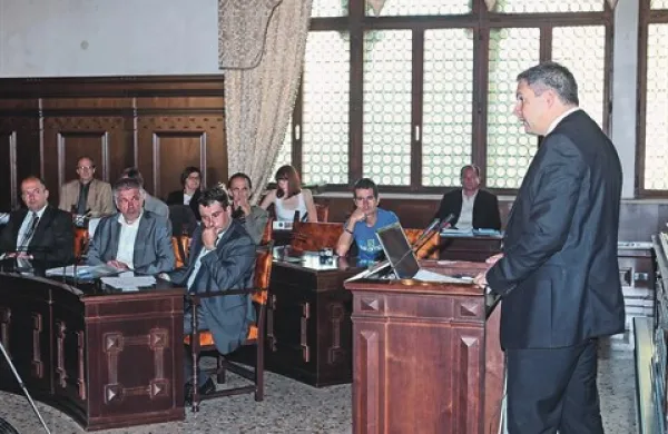 Z vodami je treba upravljati meddržavno, je opozoril minister Dejan Židan
