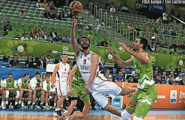 Košarkarji Slovenije so v tekmi za razvrstitev od petega do osmega mesta na evropskem prvenstvu v Ljubljani premagali Srbijo z 92:74 