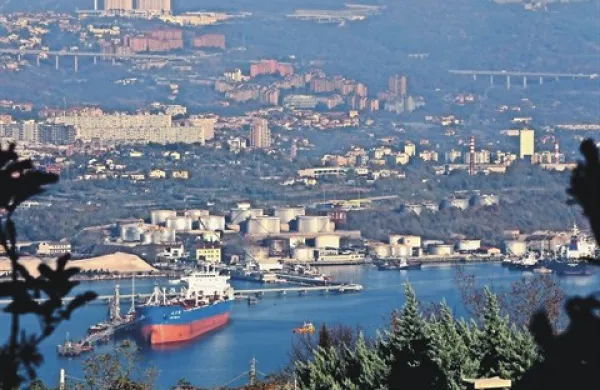 Minister za infrastrukturo Samo Omerzel je spomnil, da Žavlje kot lokacija za plinske terminale za Slovenijo niso sprejemljive
