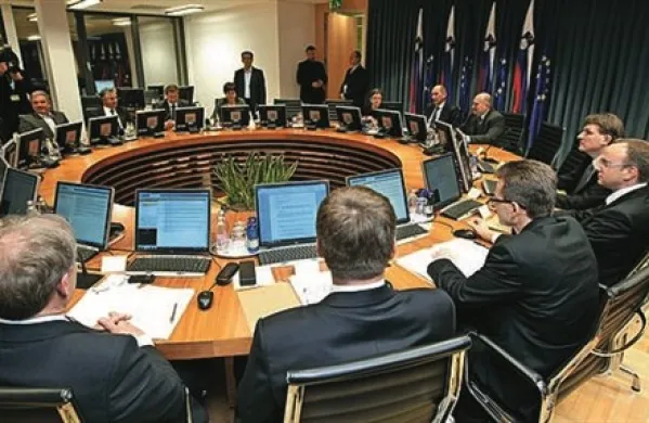 Vlada bo seznam ukrepov, ki bodo krojili proračun za leto 2014,  predstavila javnosti 25. septembra