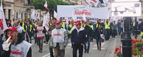 Na varšavskih  ulicah je po ocenah demonstriralo 20.000 ljudi 